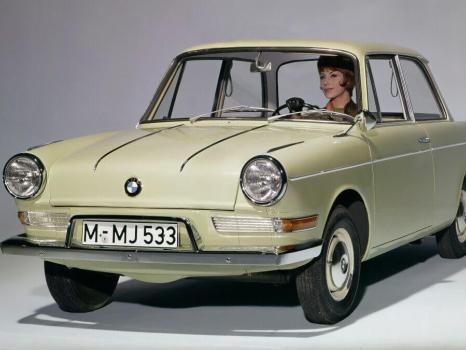 BMW 700