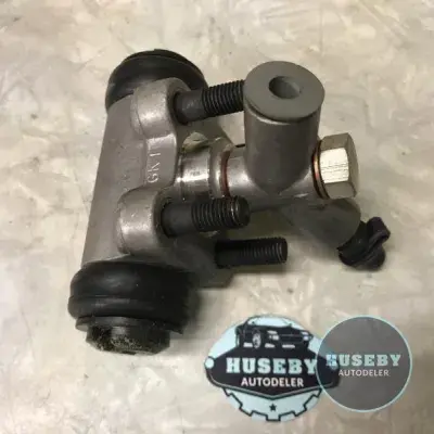 Brake wheel cylinder rear Datsun Pick up 520 for cars with drum brakes in front 66-73 44100-14800 44100-14810